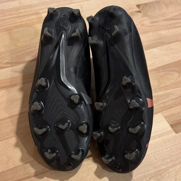 Puma Kids Black Soccer Cleats with Pink Accent - Picture 10 of 10